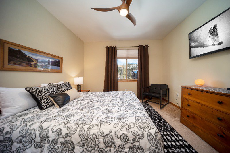 Resort StayWinterPark Trailhead Lodges bedroom